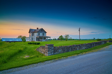 Fototapeta premium Abandoned Old Farm House at Dusk