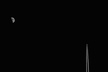 Mond und Flugzeug
