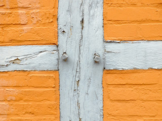 Yellow brick and white wood with wooden nails, looks like flag of Norway