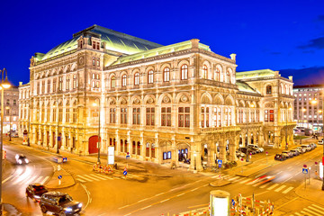 Fototapeta na wymiar Vienna state Opera house square and architecture evening view