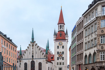 Obraz premium Munich, Bavaria, Germany - December 31, 2018: The beautiful Old Town Hall at Marienplatz Square, Munich - Germany 