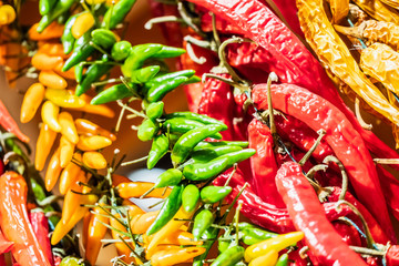 Piments secs suspendus, marché la Boqueria, Barcelone