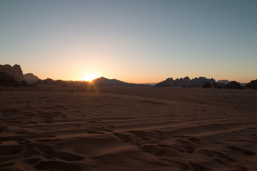 Fototapeta na wymiar Sunset in Wadi Rum desert, Jordan