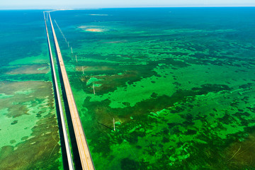 Fototapeta premium Aerial view of Seven Mile Bridge. Florida Keys, Marathon, USA. 