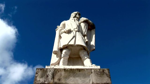 Porta Delgada Cabral Statue-zoom