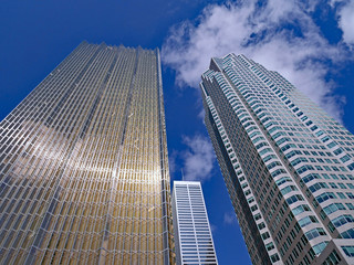 Fototapeta na wymiar skyscrapers that are the head offices of Canada's largest banks are clustered closely together in Toronto's financial district on Bay Street