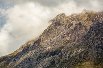 Fototapeta na wymiar The Sentinels mountains by the Gordon River Road, Tasmania