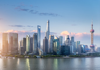 Naklejka premium pudong panoramę z porannym niebem