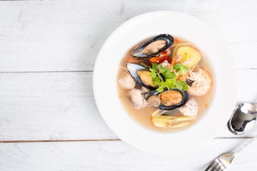 Tom Yum goong nam sai - Seafood Thai soup