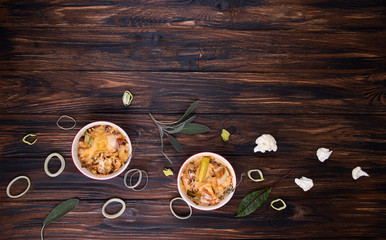 Obraz na płótnie Canvas Cauliflower gratin with leek, chicken breast and cheese
