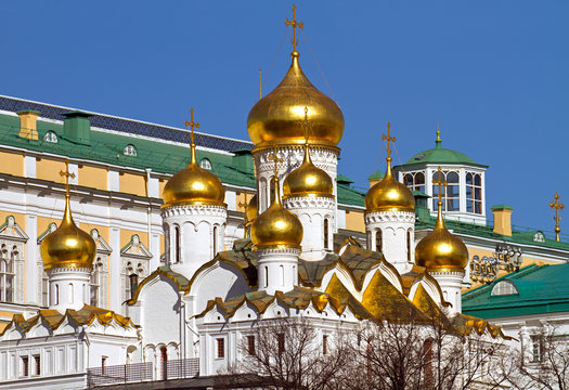 Golden onion domes of Cathedral of the Annunciation, Moscow Kremlin.