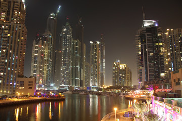 Obraz na płótnie Canvas Dubai Marina at night, United Arab Emirates