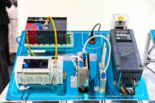 automatic inverter for electric current vector-vfd high performance & accuracy communication remote system connect with program logic controller plc & switching hub wireless modem for machine control