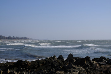 Fototapeta na wymiar the waves are falling on a rocky beach