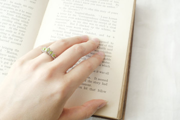 Obraz premium reading a book