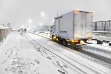 大雪 道路