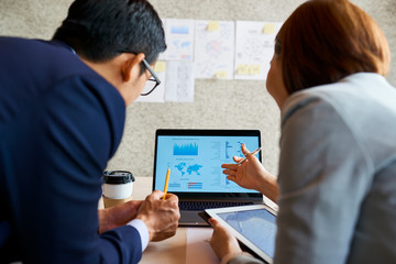 Fototapeta premium Business people discussing fist results