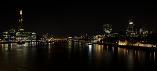 Fototapeta na wymiar London Panorama (shot from Tower Bridge)