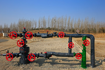 Oil pipes and valves