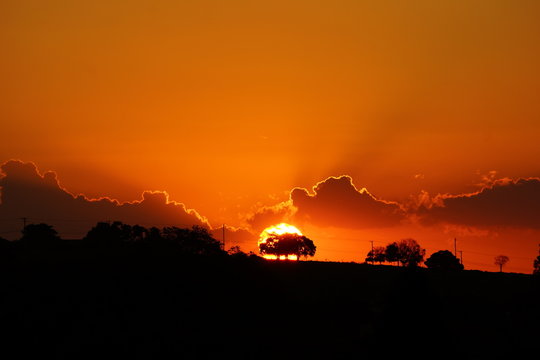 P&ocirc;r do sol no centro nacional de paraquedismo boituva