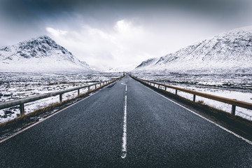Fototapeta Open road winter snow mountain landscape in Glencoe Scotland obraz