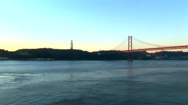 Lisbon Golden Gate Bridge-Christo-zooms-POV