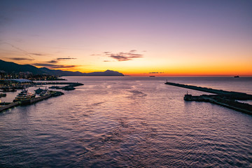 Naklejka premium イタリア ジェノア 朝焼け