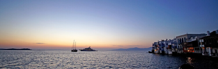 Obraz premium Suggestive night view in Chora in the area called Little Venice