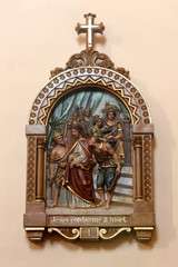 J&eacute;sus-Christ est condamn&eacute; &agrave; &ecirc;tre crucifi&eacute;. Chemin de croix. I. Eglise Saint-Andr&eacute;. Dommancy. / Jesus Christ is condemned to be crucified. Path cross I. St. Andrew's Church. Domancy.