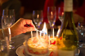Anniversaire, bougie et gâteau