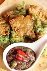 spicy shrimp chili paste and fried acacia pennata omelette