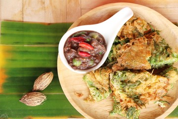 spicy shrimp chili paste and fried acacia pennata omelette