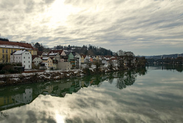 Fototapeta premium Blick über die Inn in Passau, Niederbayern, Bayern, Deutschland