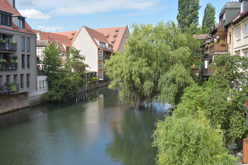Fototapeta na wymiar houses on the river Pegnitz in Nürnberg, Germany