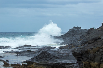 ocean waves breaking
