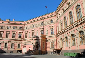 Fototapeta na wymiar The courtyard of the Mikhailovsky (Engineers) Castle. St. Petersburg.