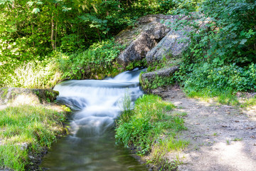 Wasserspeier in Unterföhring verbindet den Isarkanal mit der Isar