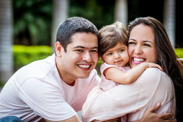 Família brincando juntos no parque