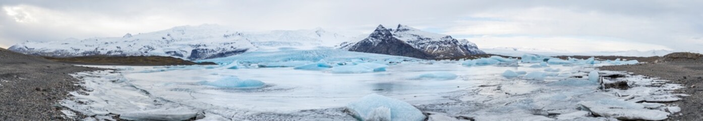 Fototapeta na wymiar Fjallsárlón glacier and lagoon, Iceland