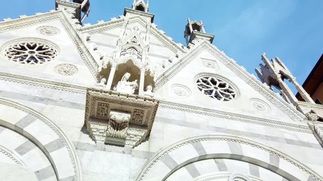 Rotation pan of Santa Maria della Spina, a gothic church, on Arno River Pisa IT