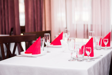 dinner table for dinner and breakfast plate glass glass spoon spoon tablecloth and tableware red