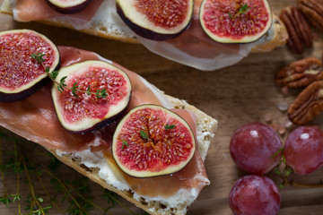 whole bread with cheese, parma ham and figs