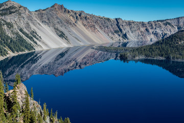Naklejka na ściany i meble Crater Lake Reflection