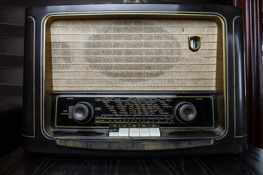Very Old Radio, Music and news from cities all over the world