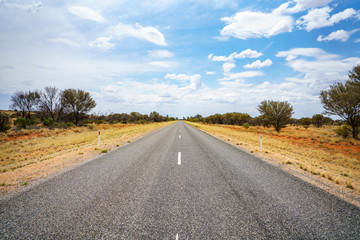 Fototapeta na wymiar on the road to watarrka national park, northern territory, australia 4