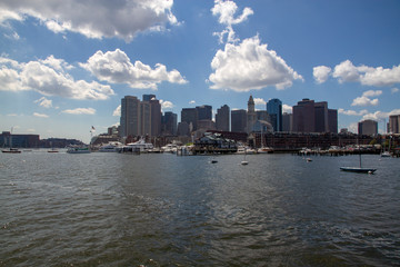 Fototapeta premium Boston skyline seen from Piers Park, Massachusetts