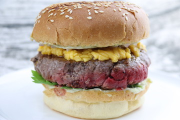 Burger steak saignant