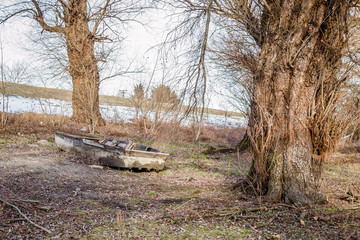 Abandoned boats on the shore of the lake in the winter 