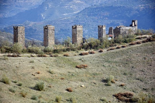 Restos del antiguo acueducto de los franceses en Dudar, Granada, Espa&ntilde;a
