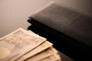 お金と財布のイメージ